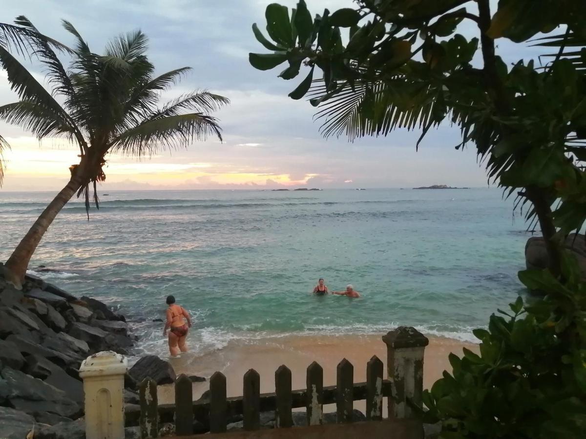 Happy Beach Villa Resort Unawatuna Exterior foto