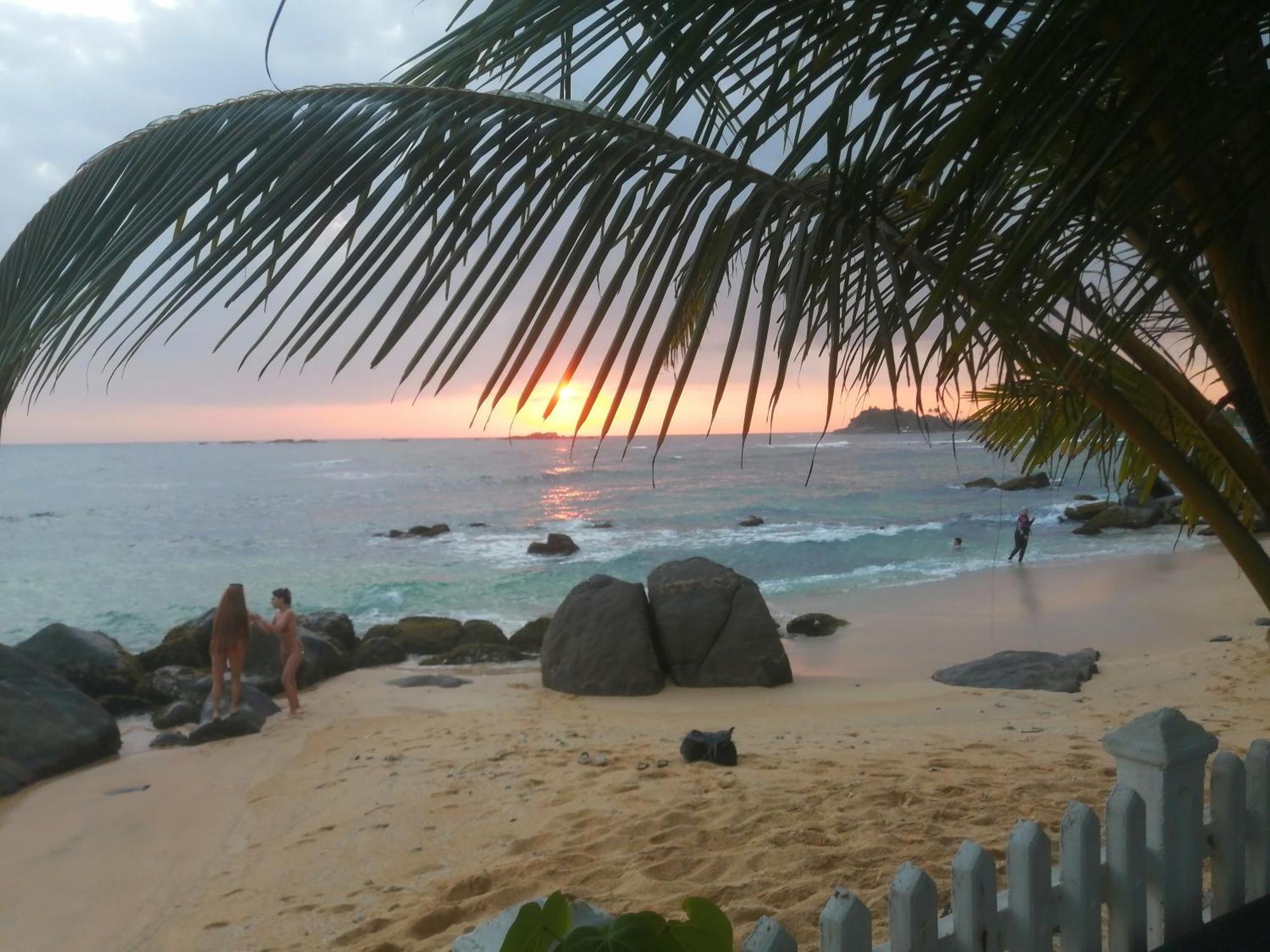 Happy Beach Villa Resort Unawatuna Exterior foto